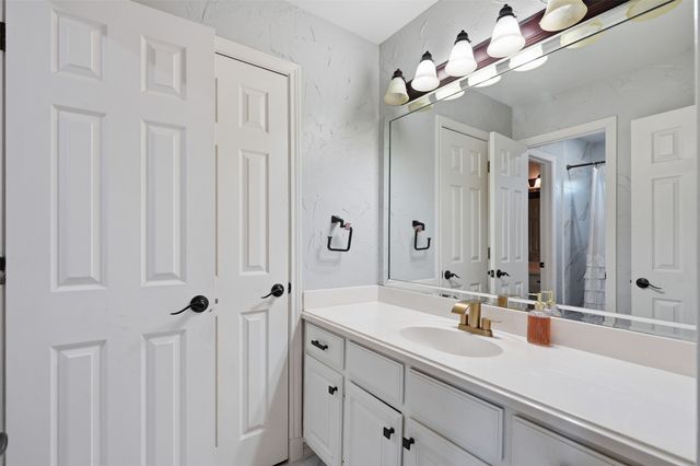 902 Riviera Drive, Mansfield, TX 76063