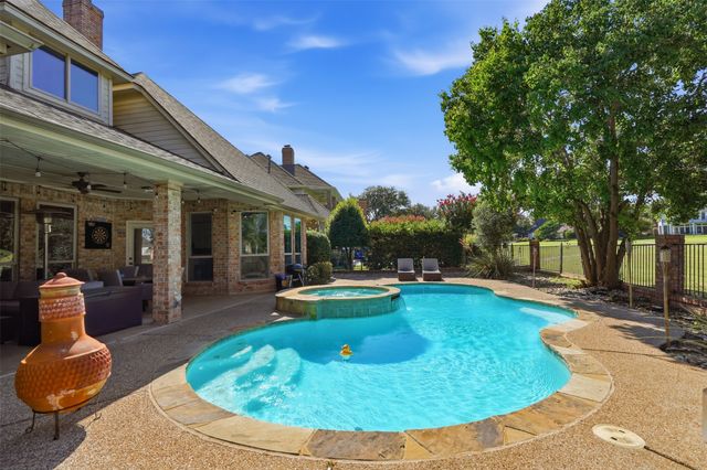 902 Riviera Drive, Mansfield, TX 76063