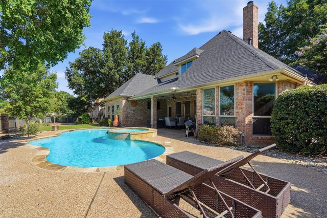 902 Riviera Drive, Mansfield, TX 76063