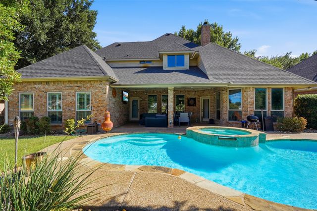 902 Riviera Drive, Mansfield, TX 76063