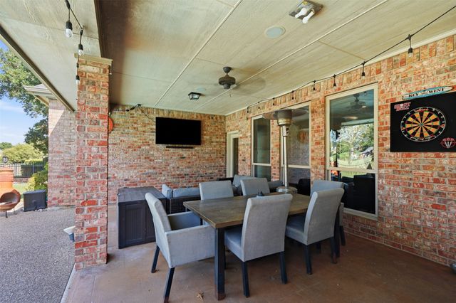 902 Riviera Drive, Mansfield, TX 76063