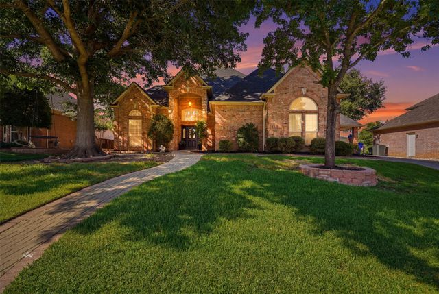 902 Riviera Drive, Mansfield, TX 76063