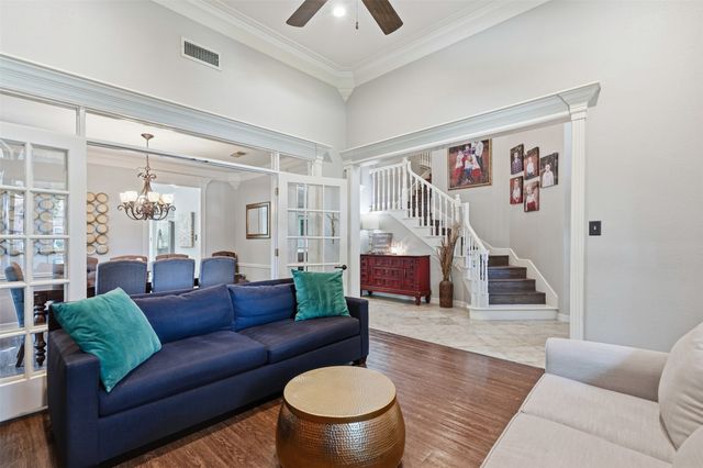902 Riviera Drive, Mansfield, TX 76063