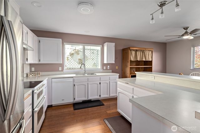 910 NE Cordero Place, Oak Harbor, WA 98277