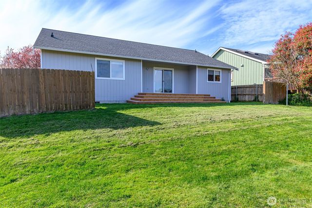 910 NE Cordero Place, Oak Harbor, WA 98277