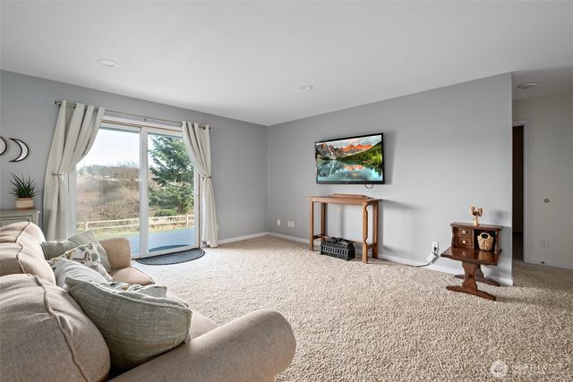 910 NE Cordero Place, Oak Harbor, WA 98277