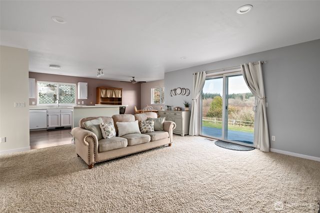 910 NE Cordero Place, Oak Harbor, WA 98277