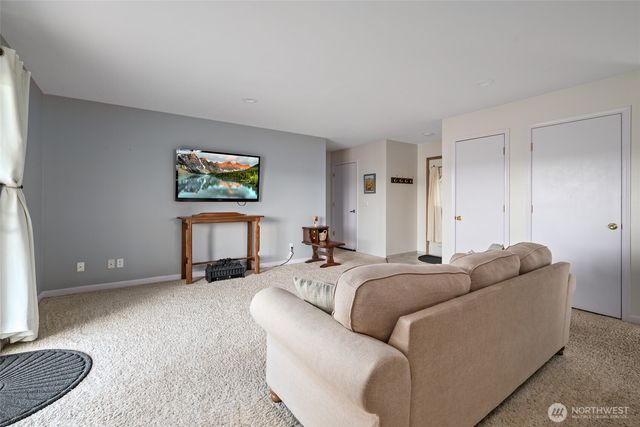 910 NE Cordero Place, Oak Harbor, WA 98277