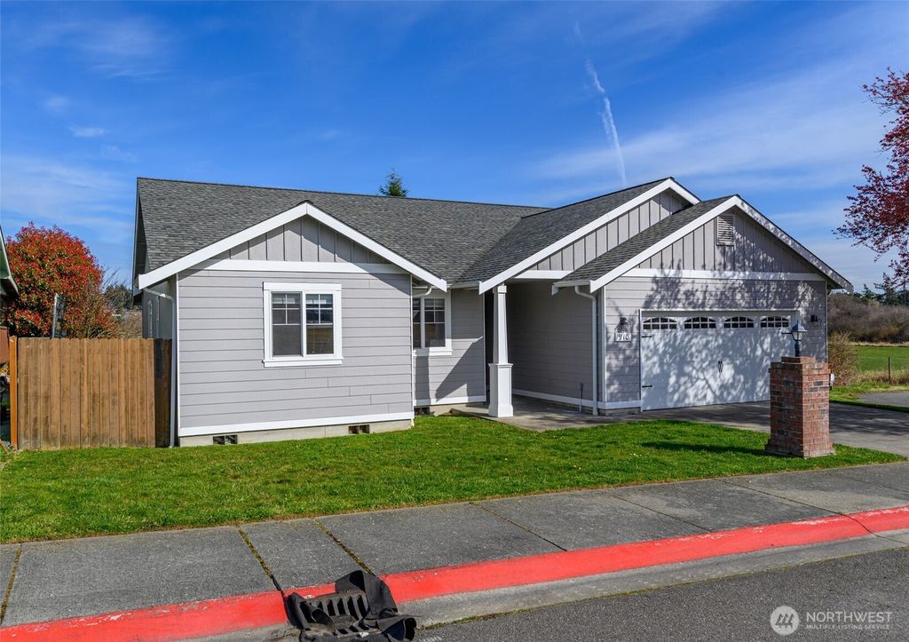 910 NE Cordero Place, Oak Harbor, WA 98277