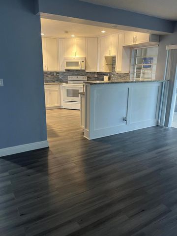 1 Greenway Village 205 N 205, Royal Palm Beach, FL 33411