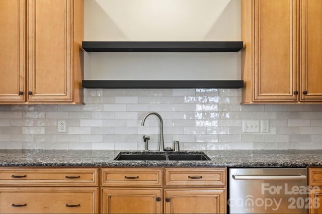 520 Iverson Way, Charlotte, NC 28203