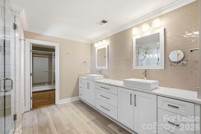 520 Iverson Way, Charlotte, NC 28203
