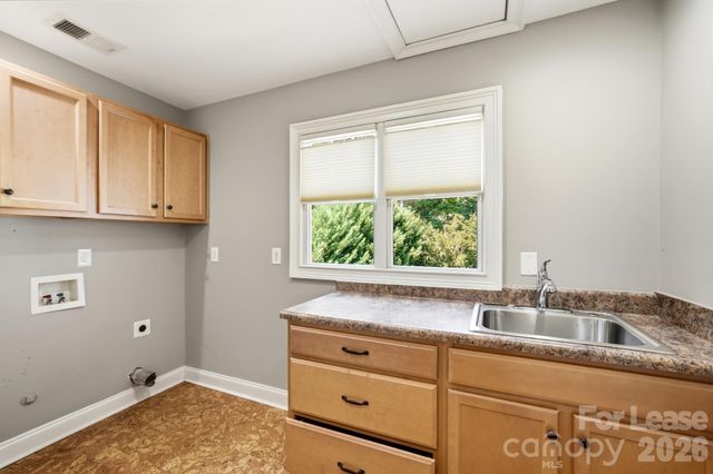 520 Iverson Way, Charlotte, NC 28203