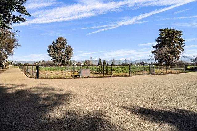 21487 Ave 332, Woodlake, CA 93286