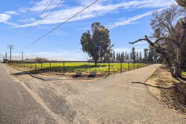 21487 Ave 332, Woodlake, CA 93286