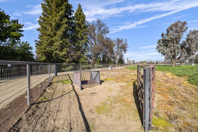 21487 Ave 332, Woodlake, CA 93286