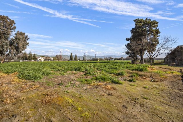 21487 Ave 332, Woodlake, CA 93286