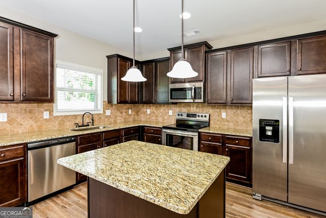 2131 Bridgewater Pass, Hampton, GA 30228