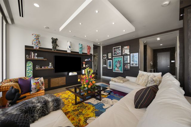 2408 Victory Park Lane 1240, Dallas, TX 75219