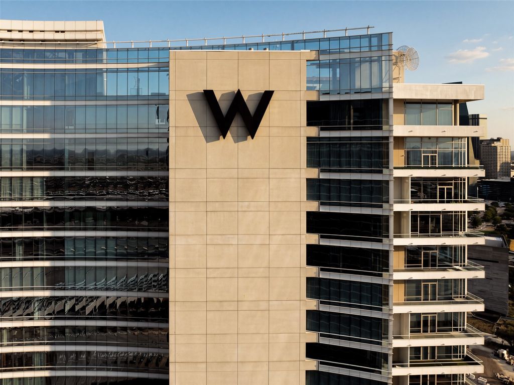 2408 Victory Park Lane 1240, Dallas, TX 75219