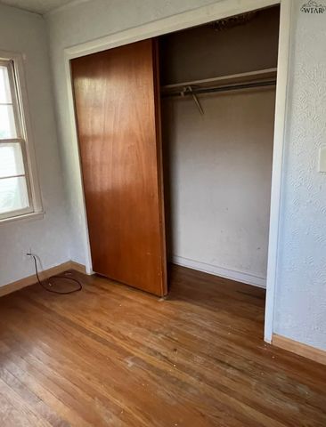 1104 E OMEGA STREET, Henrietta, TX 76365