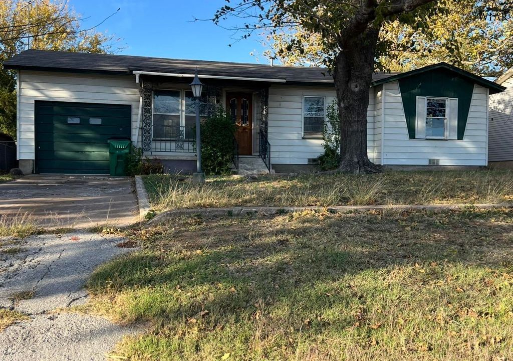 1104 E OMEGA STREET, Henrietta, TX 76365