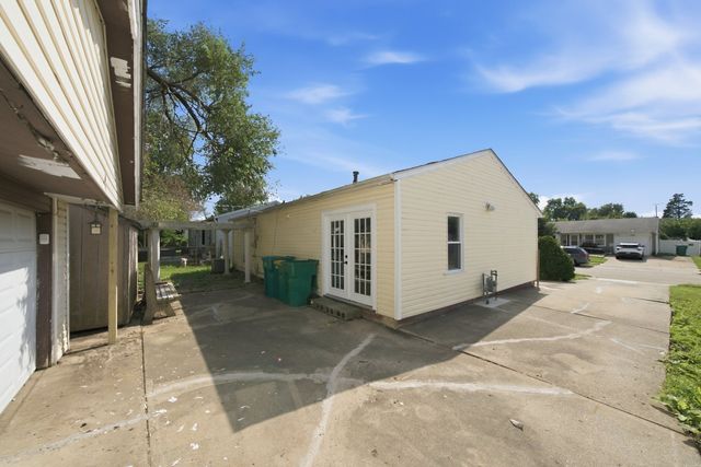 407 Laurel Avenue, Romeoville, IL 60446