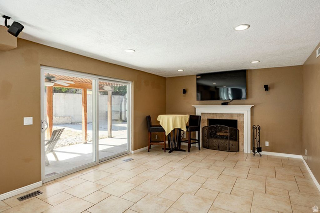 Image 21 of property listing at 7351 S CHESTNUT CIR, Cottonwood Heights, UT 84121