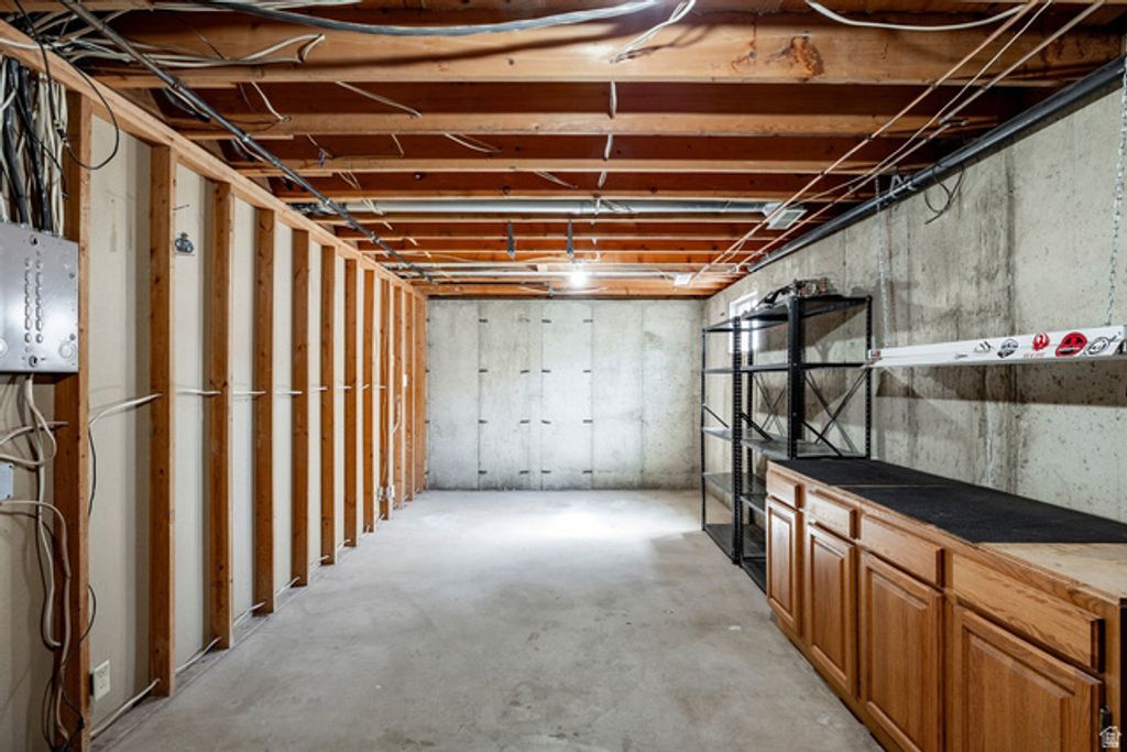 Image 24 of property listing at 7351 S CHESTNUT CIR, Cottonwood Heights, UT 84121