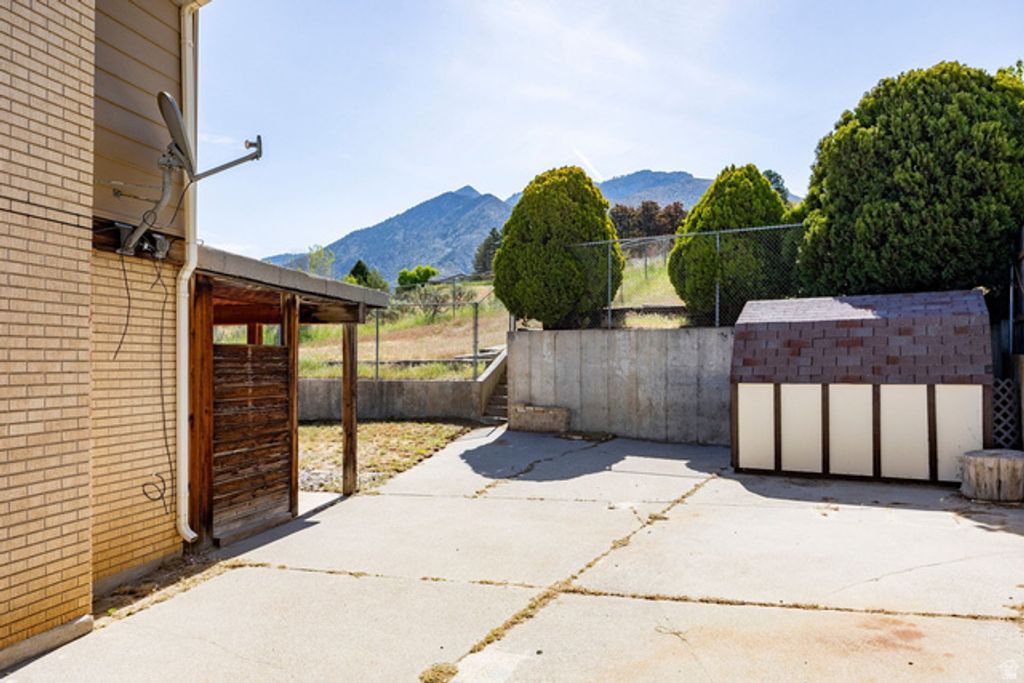 Image 33 of property listing at 7351 S CHESTNUT CIR, Cottonwood Heights, UT 84121