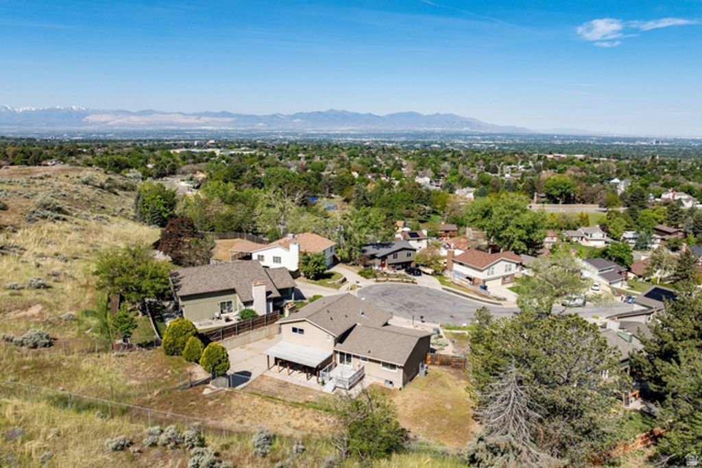 Image 38 of property listing at 7351 S CHESTNUT CIR, Cottonwood Heights, UT 84121