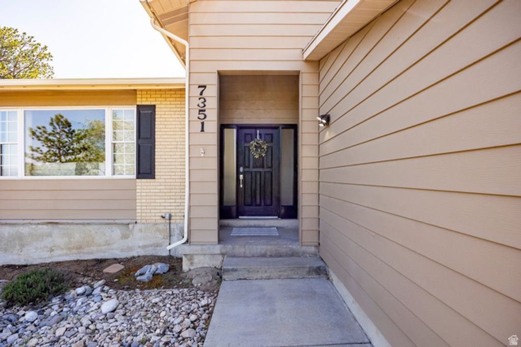 Image 40 of property listing at 7351 S CHESTNUT CIR, Cottonwood Heights, UT 84121