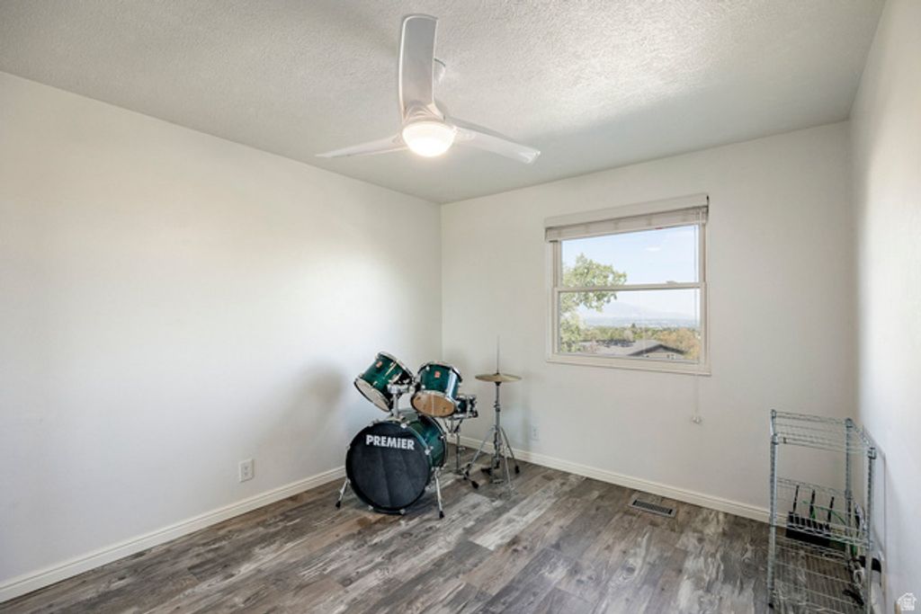 Image 5 of property listing at 7351 S CHESTNUT CIR, Cottonwood Heights, UT 84121