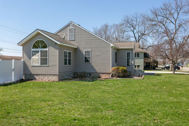 373 Locust Street S, Prescott, WI 54021
