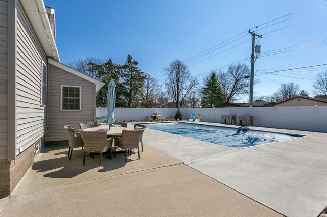 373 Locust Street S, Prescott, WI 54021