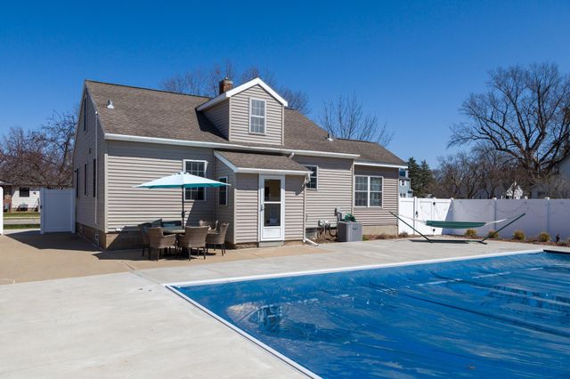 373 Locust Street S, Prescott, WI 54021