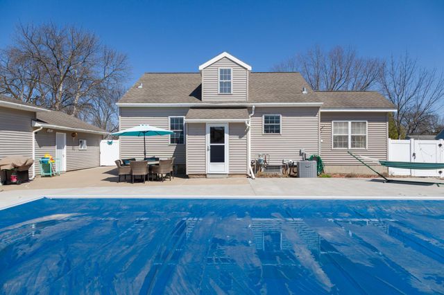 373 Locust Street S, Prescott, WI 54021