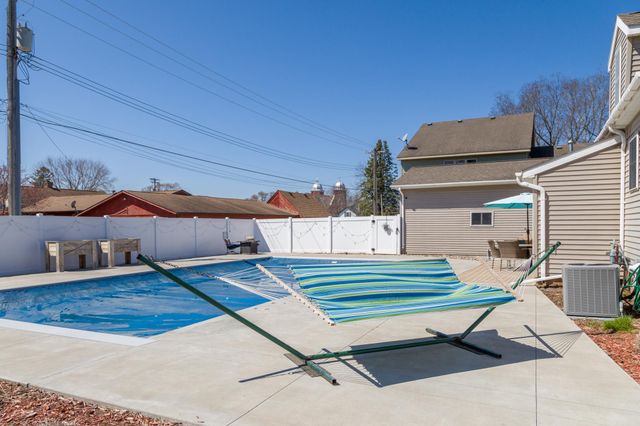 373 Locust Street S, Prescott, WI 54021