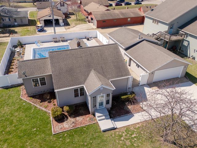 373 Locust Street S, Prescott, WI 54021