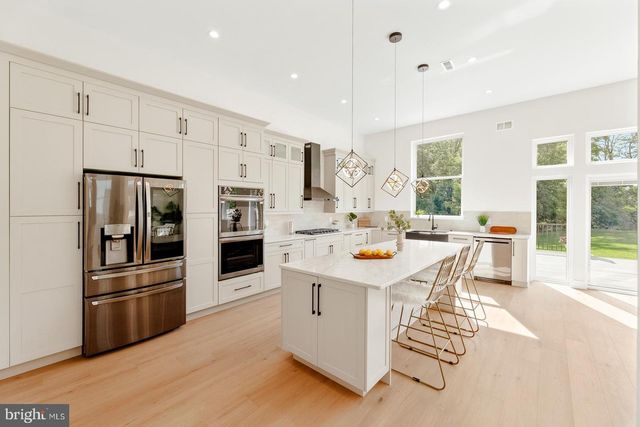 9741 KREWSTOWN RD, Philadelphia, PA 19115