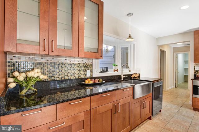 9720 FIVE OAKS RD, Fairfax, VA 22031