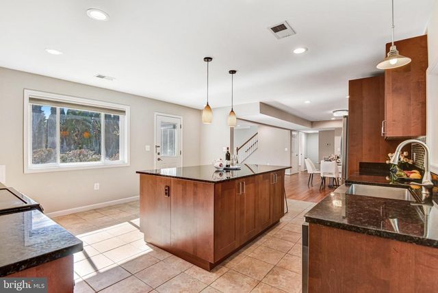 9720 FIVE OAKS RD, Fairfax, VA 22031