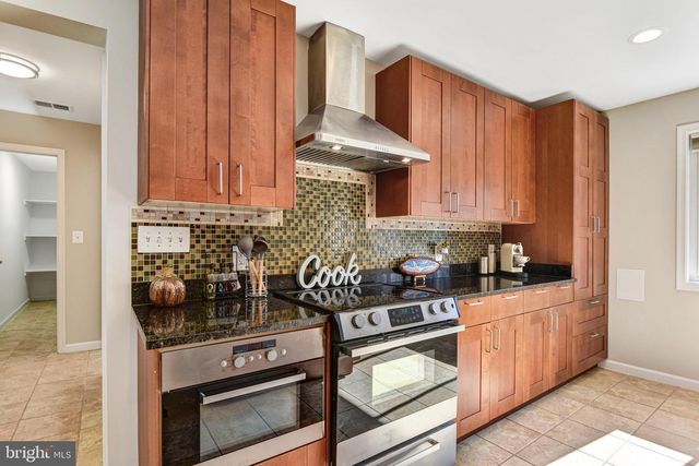 9720 FIVE OAKS RD, Fairfax, VA 22031