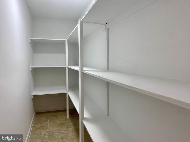 9720 FIVE OAKS RD, Fairfax, VA 22031