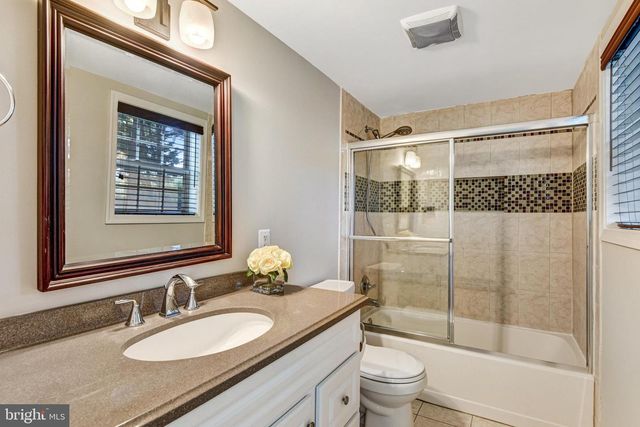 9720 FIVE OAKS RD, Fairfax, VA 22031