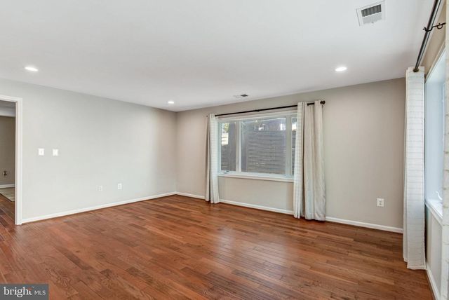 9720 FIVE OAKS RD, Fairfax, VA 22031