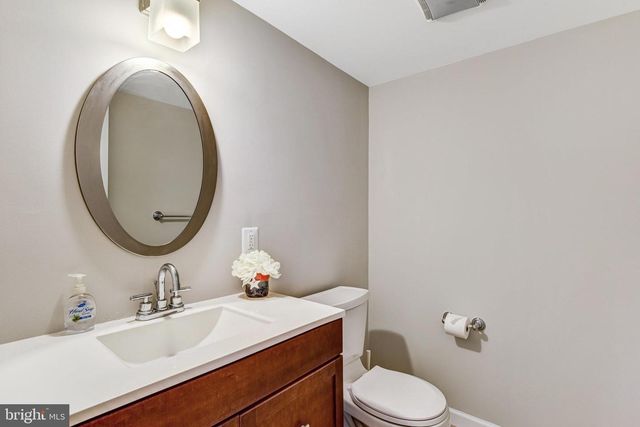 9720 FIVE OAKS RD, Fairfax, VA 22031