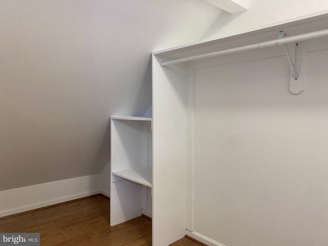 9720 FIVE OAKS RD, Fairfax, VA 22031