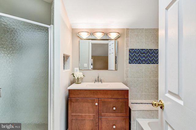 9720 FIVE OAKS RD, Fairfax, VA 22031