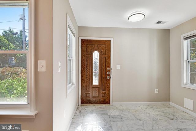 9720 FIVE OAKS RD, Fairfax, VA 22031